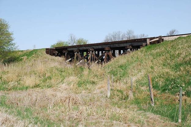 S. side trestle